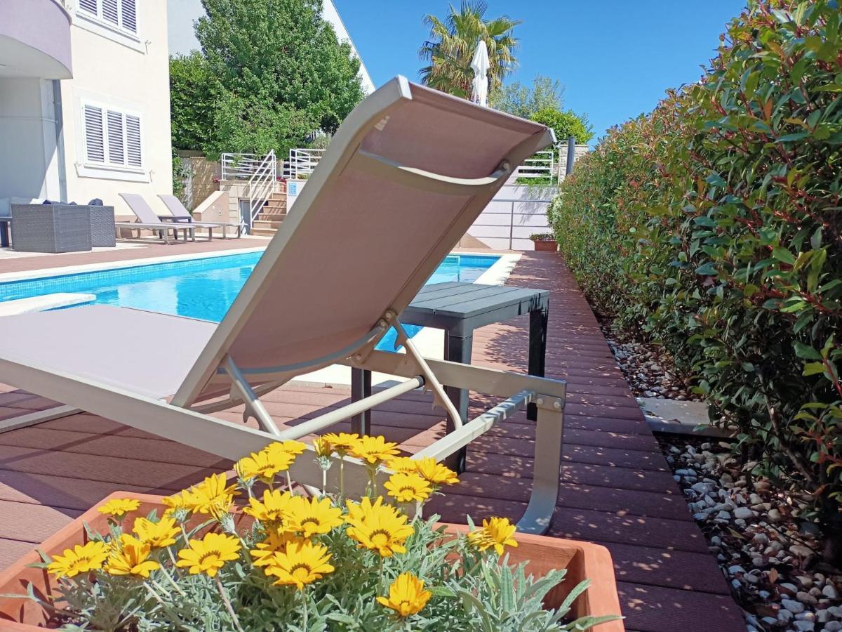 Blue Apartment With Shared Pool スプリト エクステリア 写真