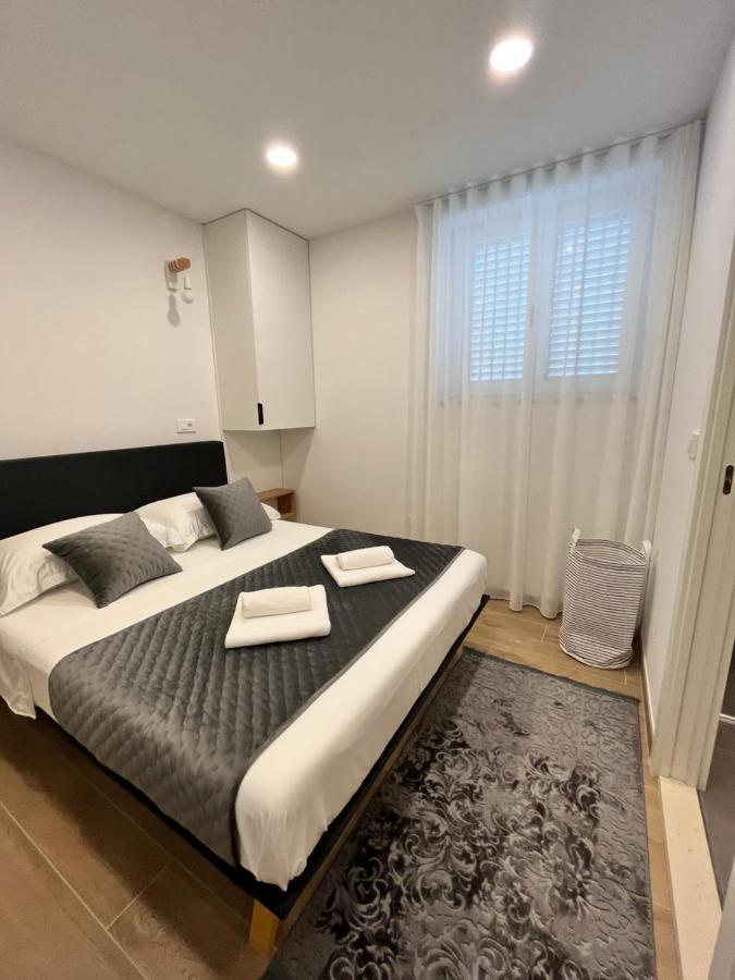 Blue Apartment With Shared Pool スプリト エクステリア 写真